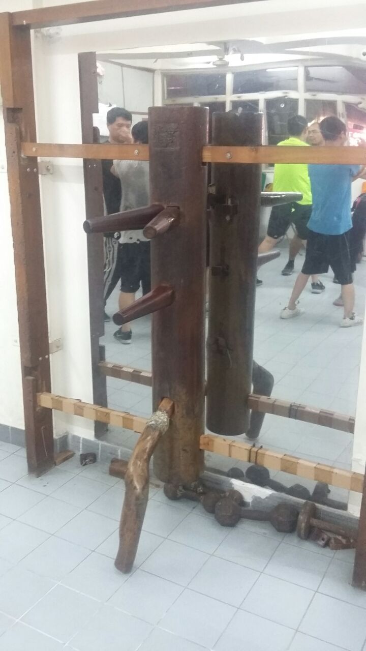 Acerca de Mí 5 Muñeco de madera en la Asosiacioan atletica de Wing Chun en Hong Kong